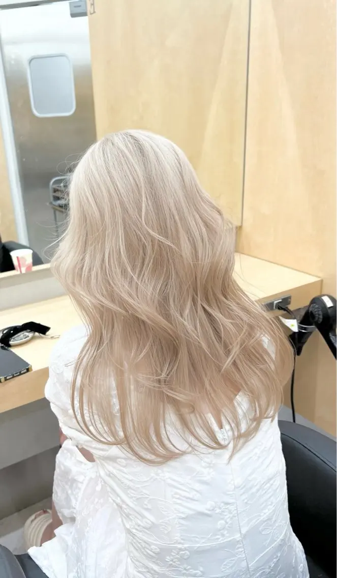 ミディアム カラー カット ヘアカラー トリートメント ヘアセット 🫧艶ダブルカラー ブリーチ🫧トモヤのヘアスタイル