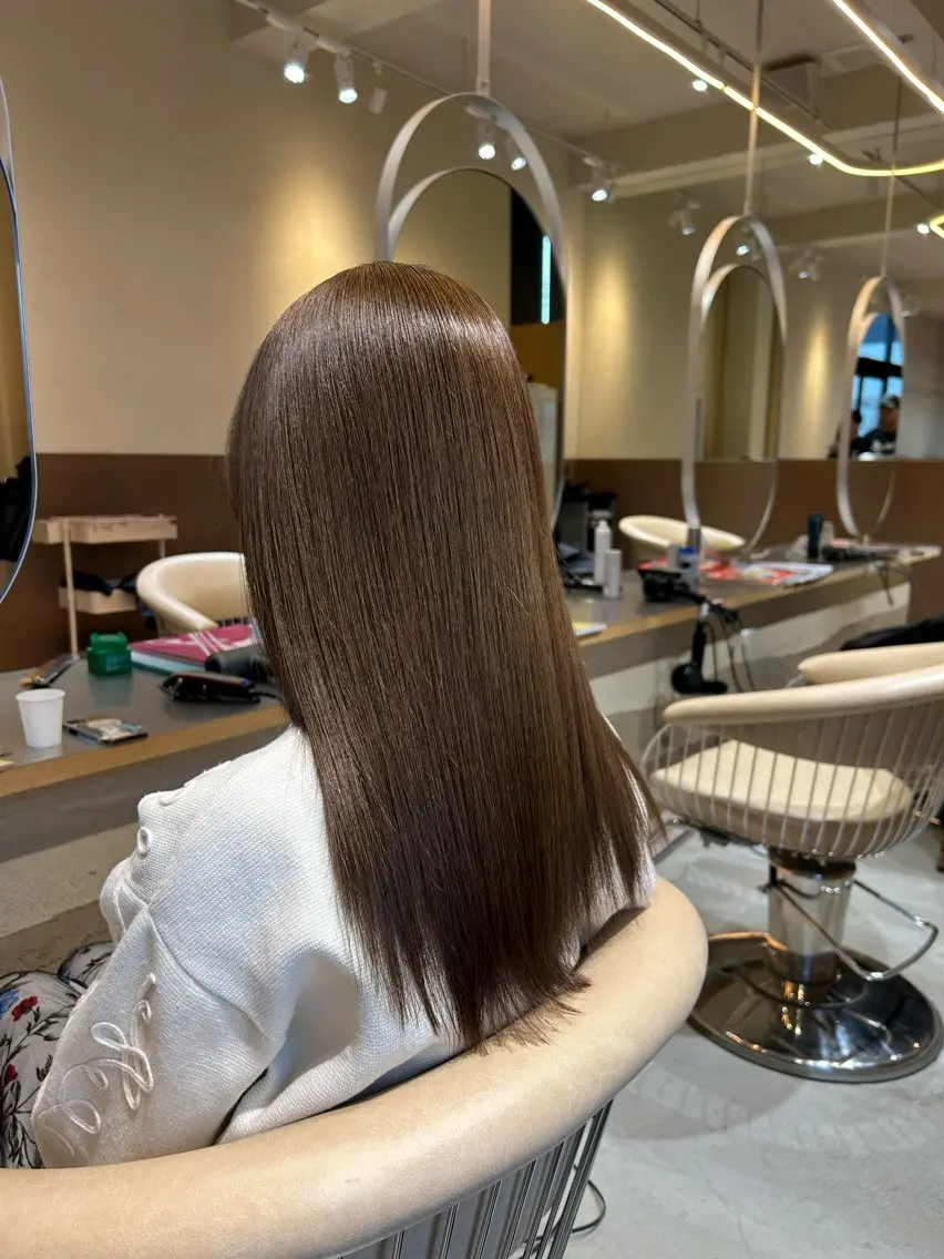 セミロング カラー ベージュカラー ブリーチ ブリーチなしカラー 平田 悠馬のヘアスタイル
