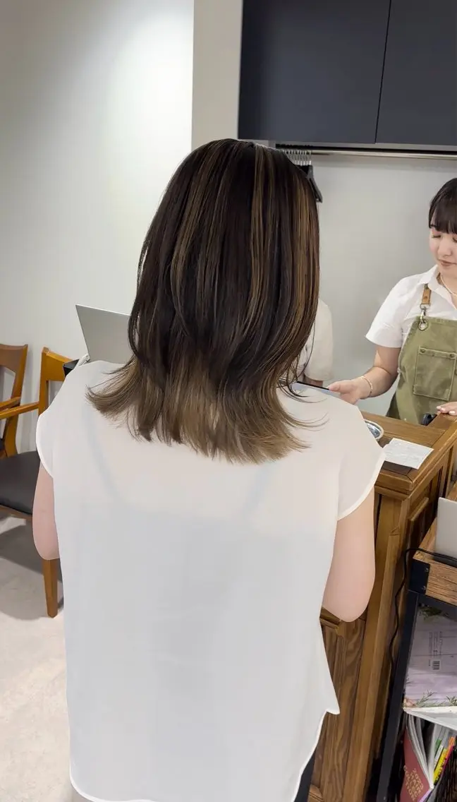 ミディアム カラー パーマ ヘアアレンジ メンズ キッズ カット ヘアカラー 似合せレイヤー/ 柔らか透明感カラーのヘアスタイル