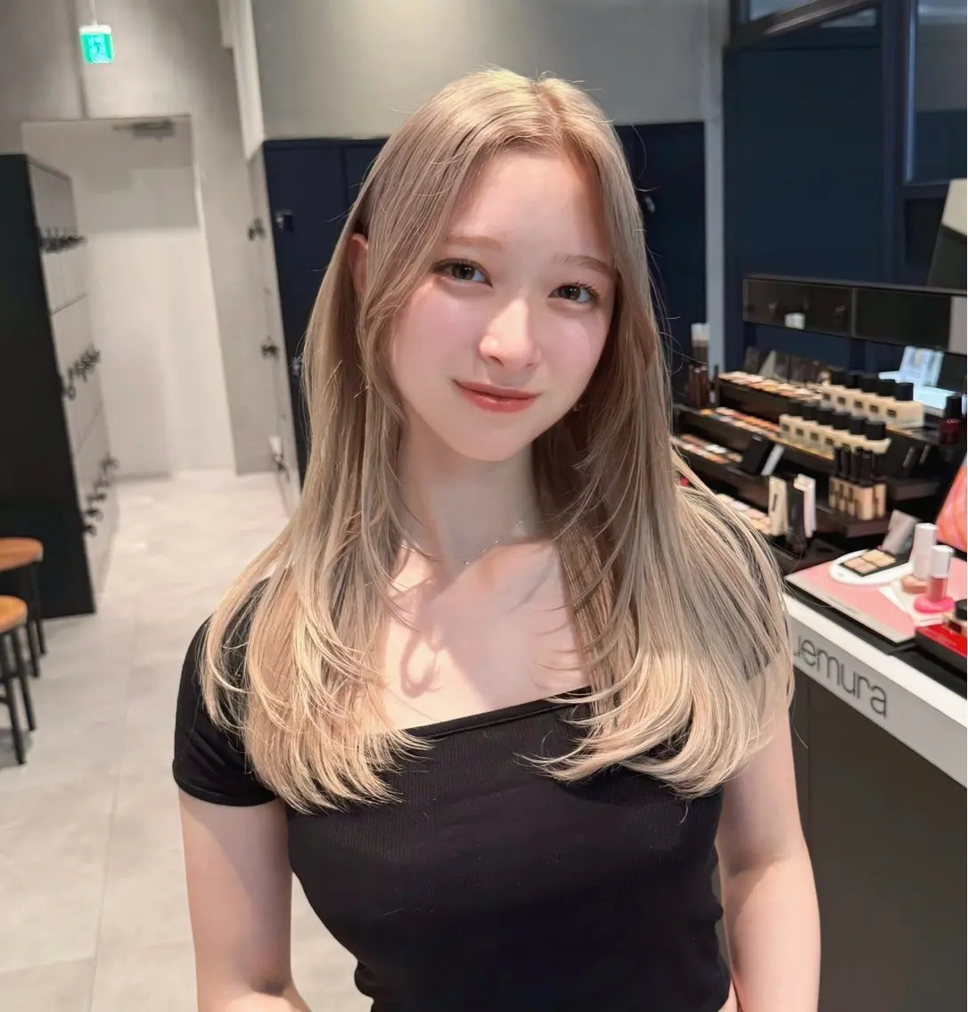 ミディアム 伸ばしかけ 韓国風ヘア レイヤーカット 小顔カット 奥山 みのりのヘアスタイル