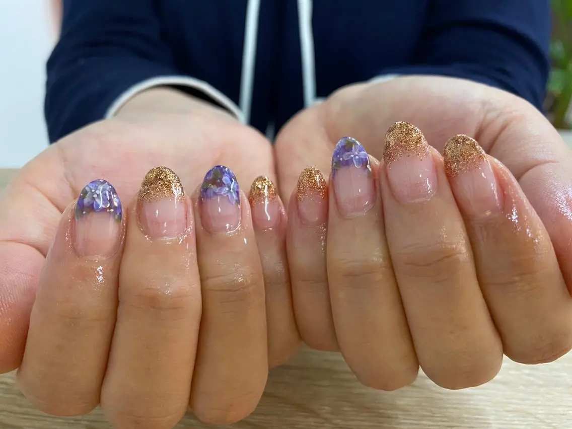 ネイル フラワーネイル グラデーション ラメ(グリッター) ラメグラデーション Memezawa Nanaのネイルデザイン