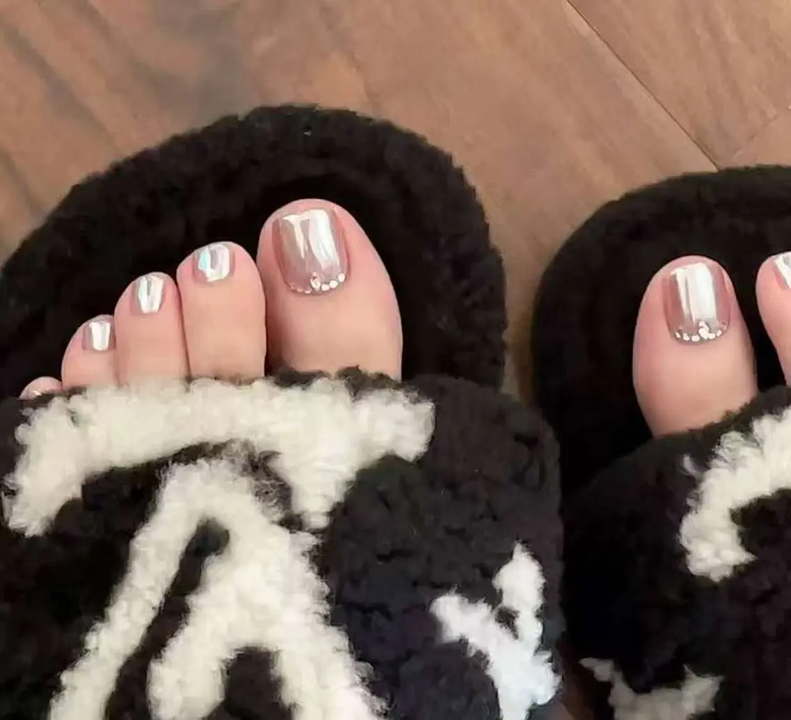 ネイル オーロラネイル フラワーネイル フットネイル フレンチネイル ジェルネイル フットネイル BabyYouMi nailのネイルデザイン