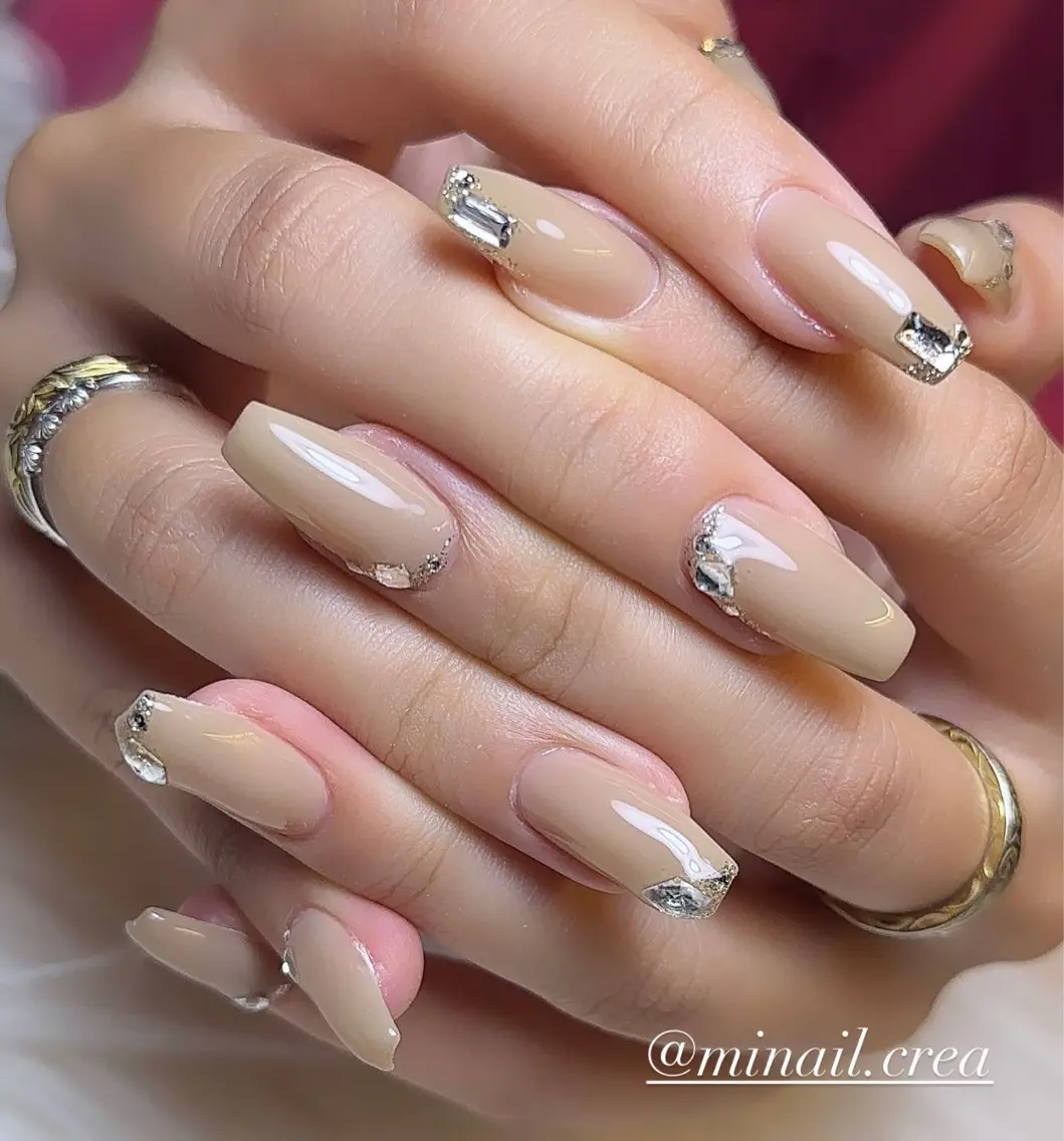 ネイル ブラウン キラキラネイル ロングネイル ワンカラーネイル スカルプネイル CReA nailのネイルデザイン