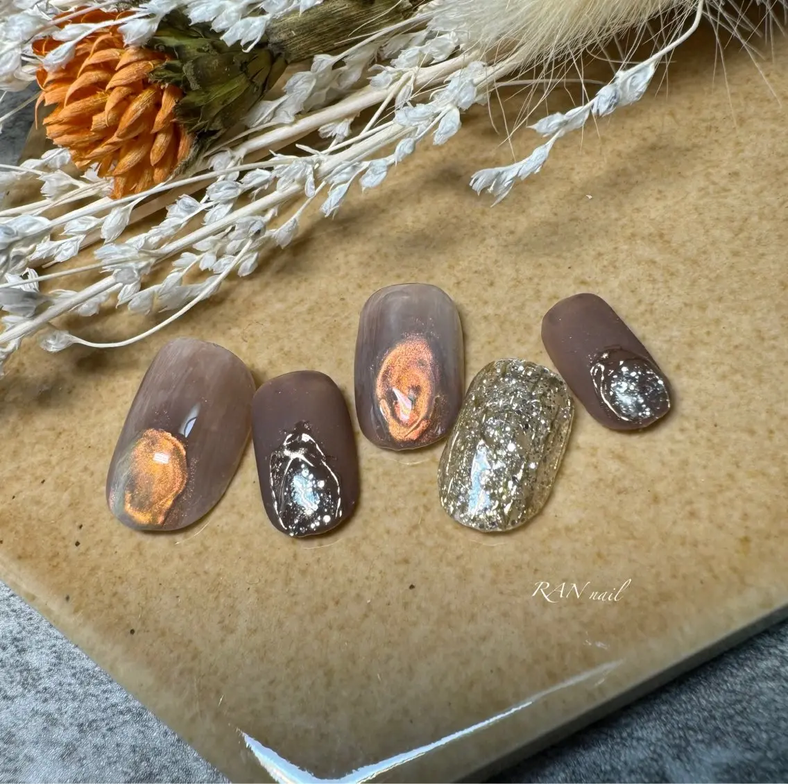 ネイル オーロラネイル ブラウン 氷ネイル・うるうるネイル キラキラネイル マットネイル RAN nailのネイルデザイン