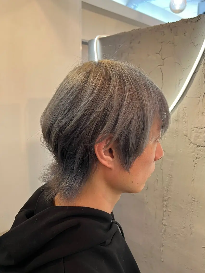 カラー メンズ メンズブリーチ メンズハイトーン メンズウルフカット ブリーチ 透明感カラー カット ヘアカラー トリートメント いぐちしょうた🫧 VISAGEbaskのヘアスタイル