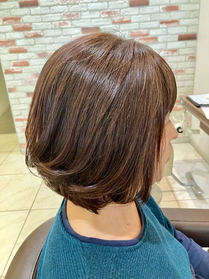 ミディアム カラー レイヤーカット ☂️Ash 新杉田☂️山本のヘアスタイル