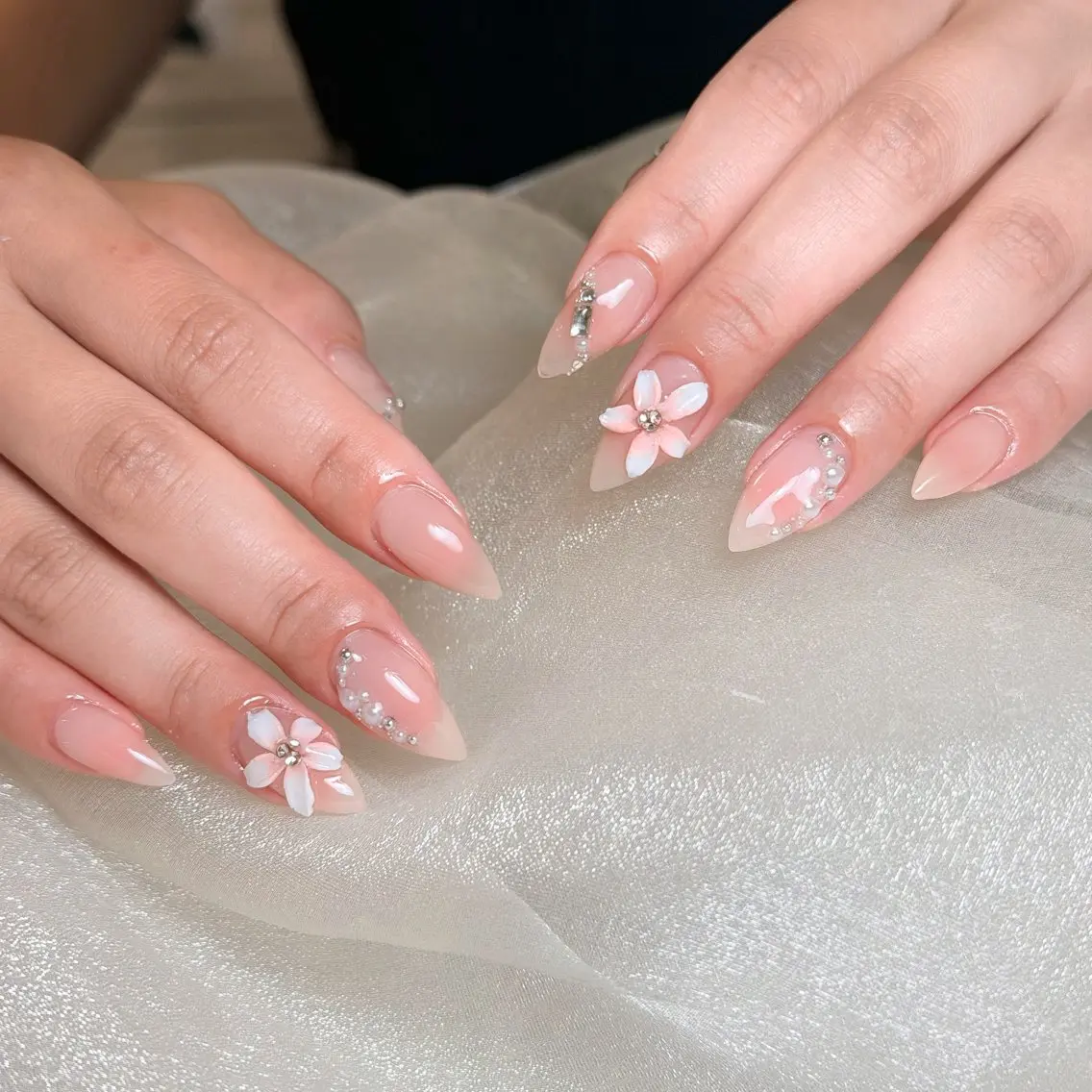 ネイル フラワーネイル ハンドネイル ハンドケア ネイル👑クイーンズ NailQueensのネイルデザイン
