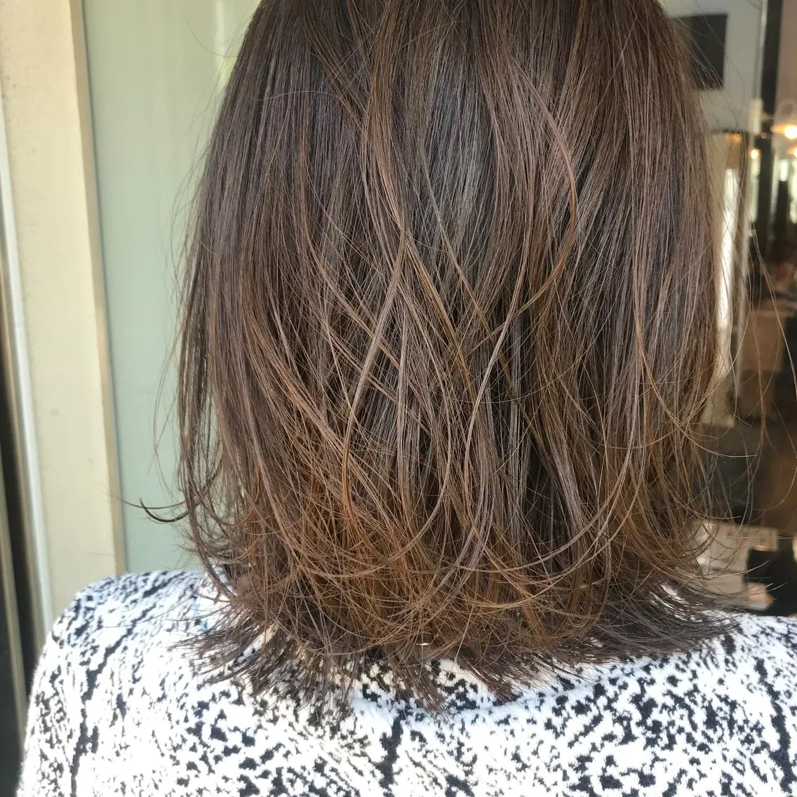 ミディアム カラー ヘアアレンジ マツエク・マツパ アッシュ ナチュラル カット ヘアカラー トリートメント Kawaguchi Arisaのヘアスタイル
