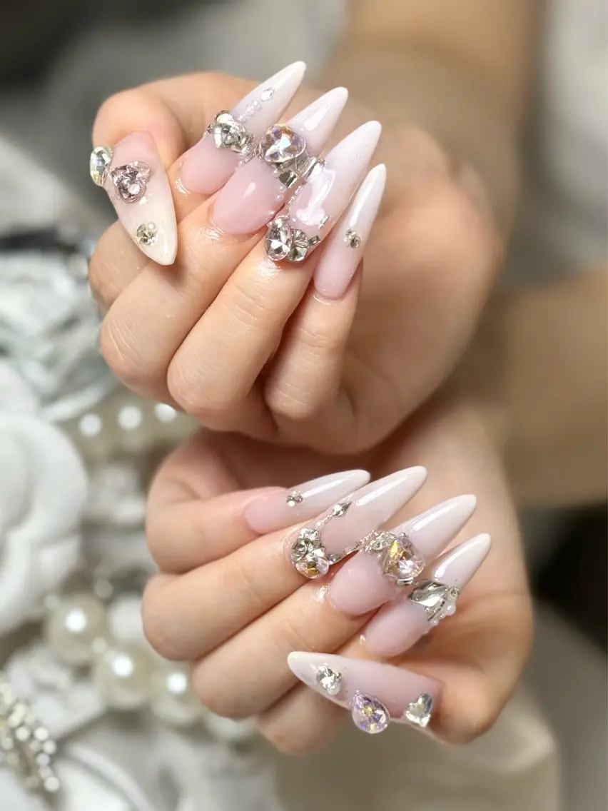 ネイル ハンドネイル ルシイ🎀新宿長さ 出しパーツ専門店のネイルデザイン