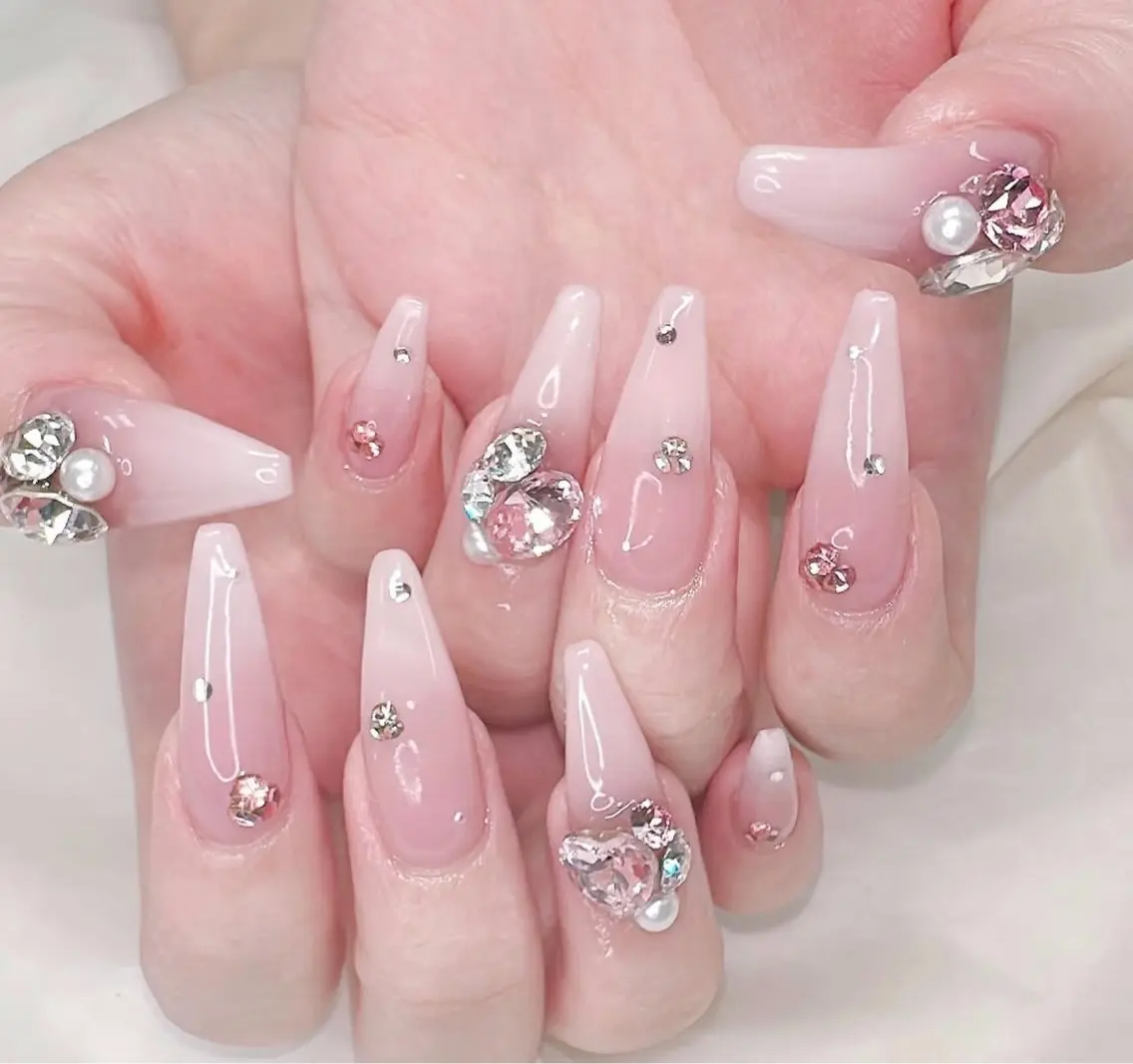 ネイル グラデーション キラキラネイル ワンカラーネイル 冬ネイル Jenn Nail Salonのネイルデザイン