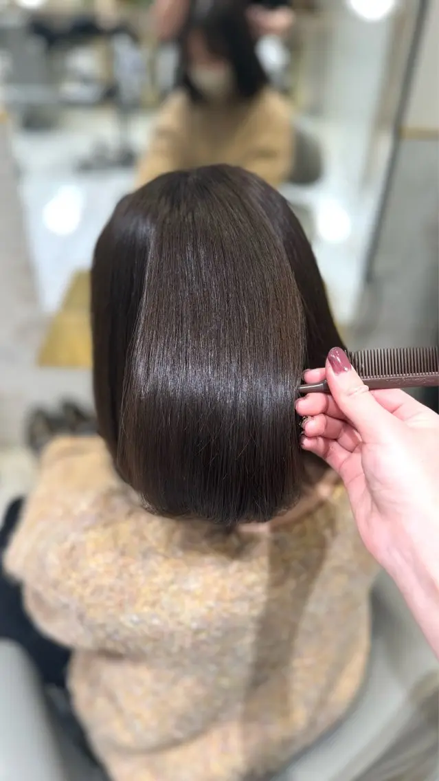 ミディアム カラー ブラウンカラー オリーブブラウン costes 今井芽依のヘアスタイル