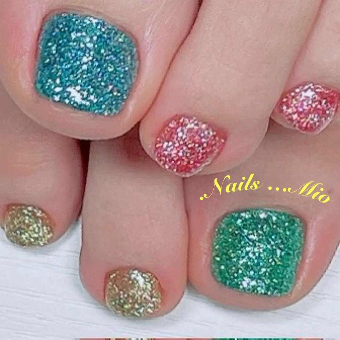 ネイル フットネイル ジェルネイル ワンカラーネイル 赤色 .Nails Mio 赤羽西ネイルサロンのネイルデザイン