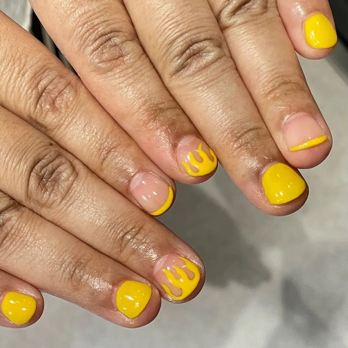 ネイル 持ち込み ショートネイル 夏ネイル 黄色 ハンドネイル NYY/エヌワイ ワイ/麗奈のネイルデザイン