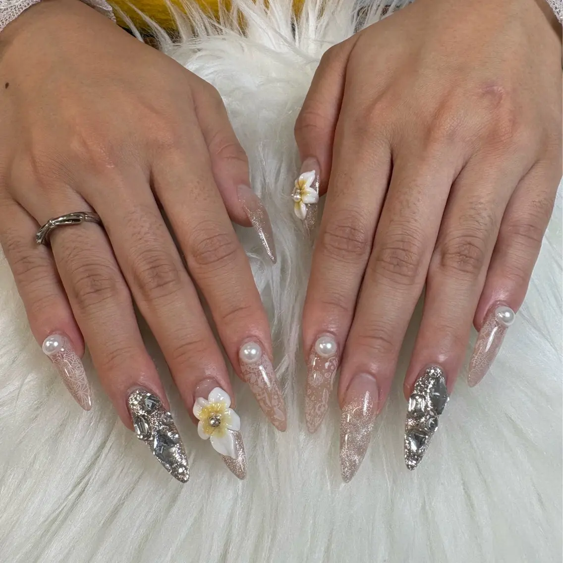 ネイル LOUISE. ✨beautyのネイルデザイン