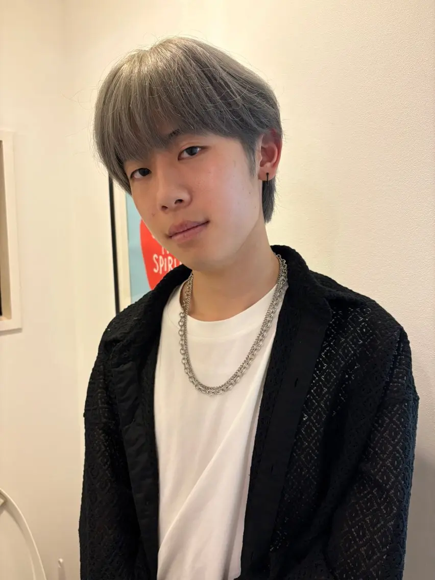 ショート カラー メンズ メンズブリーチ ブリーチ シルバー ヘアカラー 峰尾 陽斗のヘアスタイル