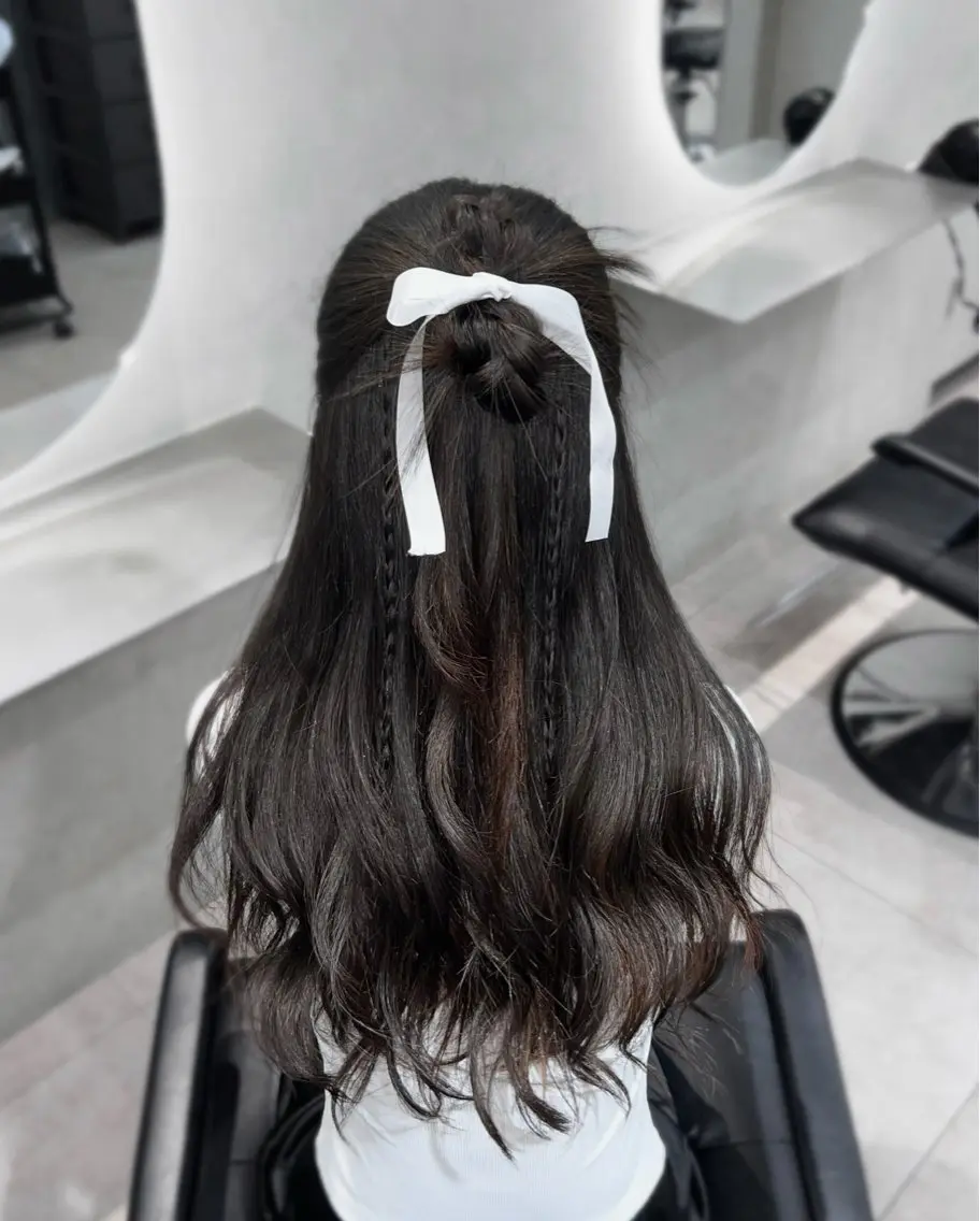 ヘアアレンジ ハイトーン デザインカラーのヘアスタイル