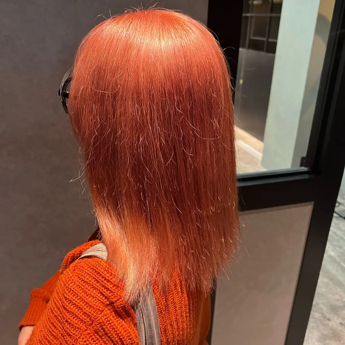 ミディアム カラー オレンジ カット ヘアカラー トリートメント 安岡 稜太のヘアスタイル