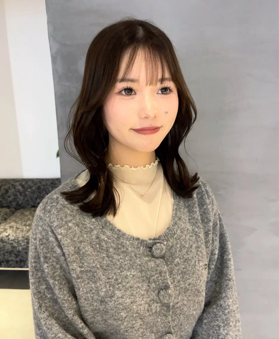 ミディアム くびれヘア カット ヘアカラー トリートメント 顔周りレイヤー 髪質改善 / AYUのヘアスタイル