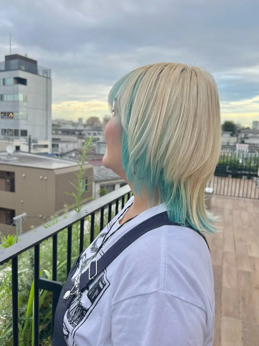 ミディアム カラー ブリーチ 抜きっぱなしブロンド インナーカラー 🍇おぐら めぐみ🍇のヘアスタイル