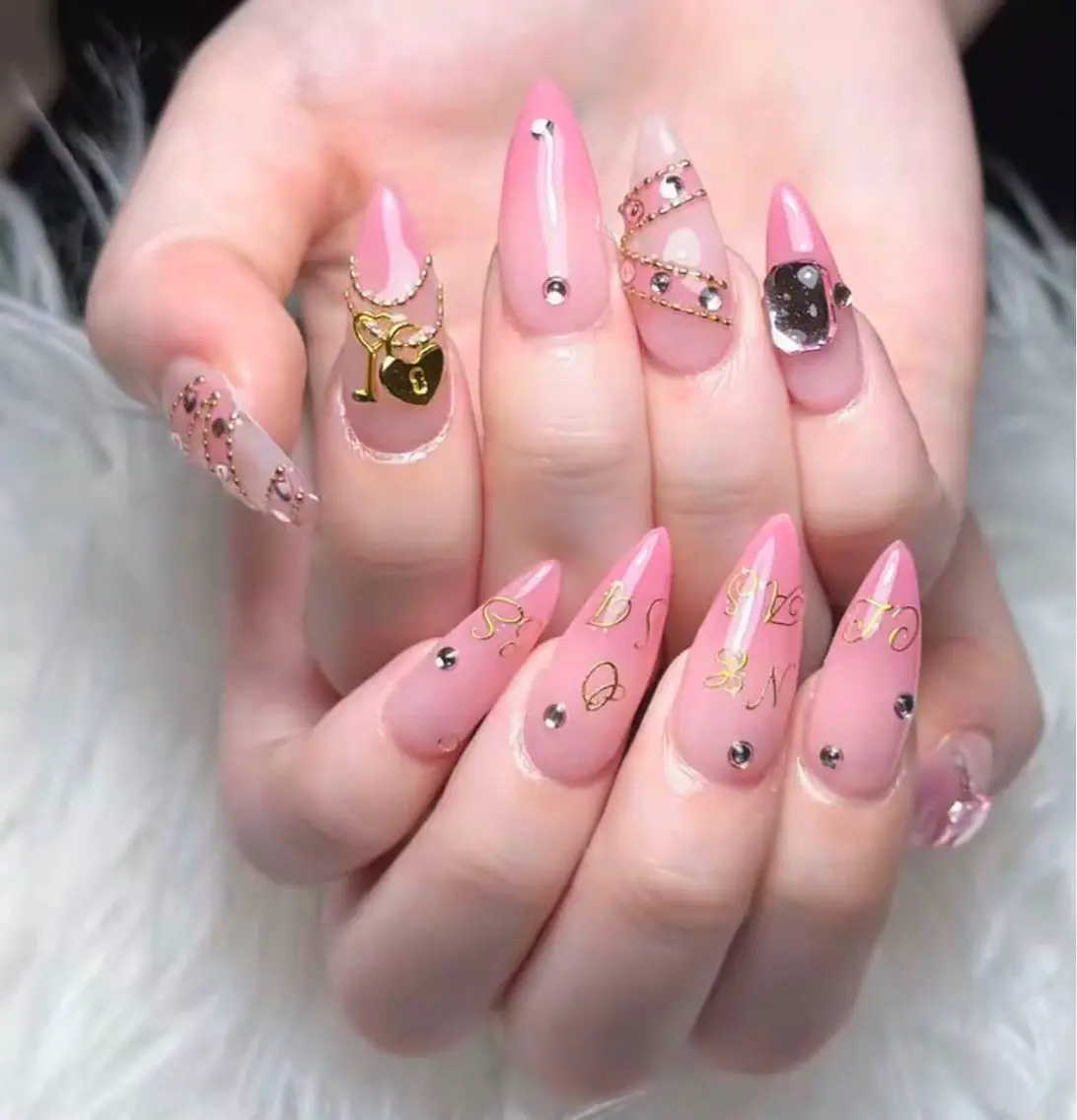 ネイル チークネイル フレンチネイル キラキラネイル 韓国ネイル マグネットネイル ハンドネイル Sakura h.babynailのネイルデザイン