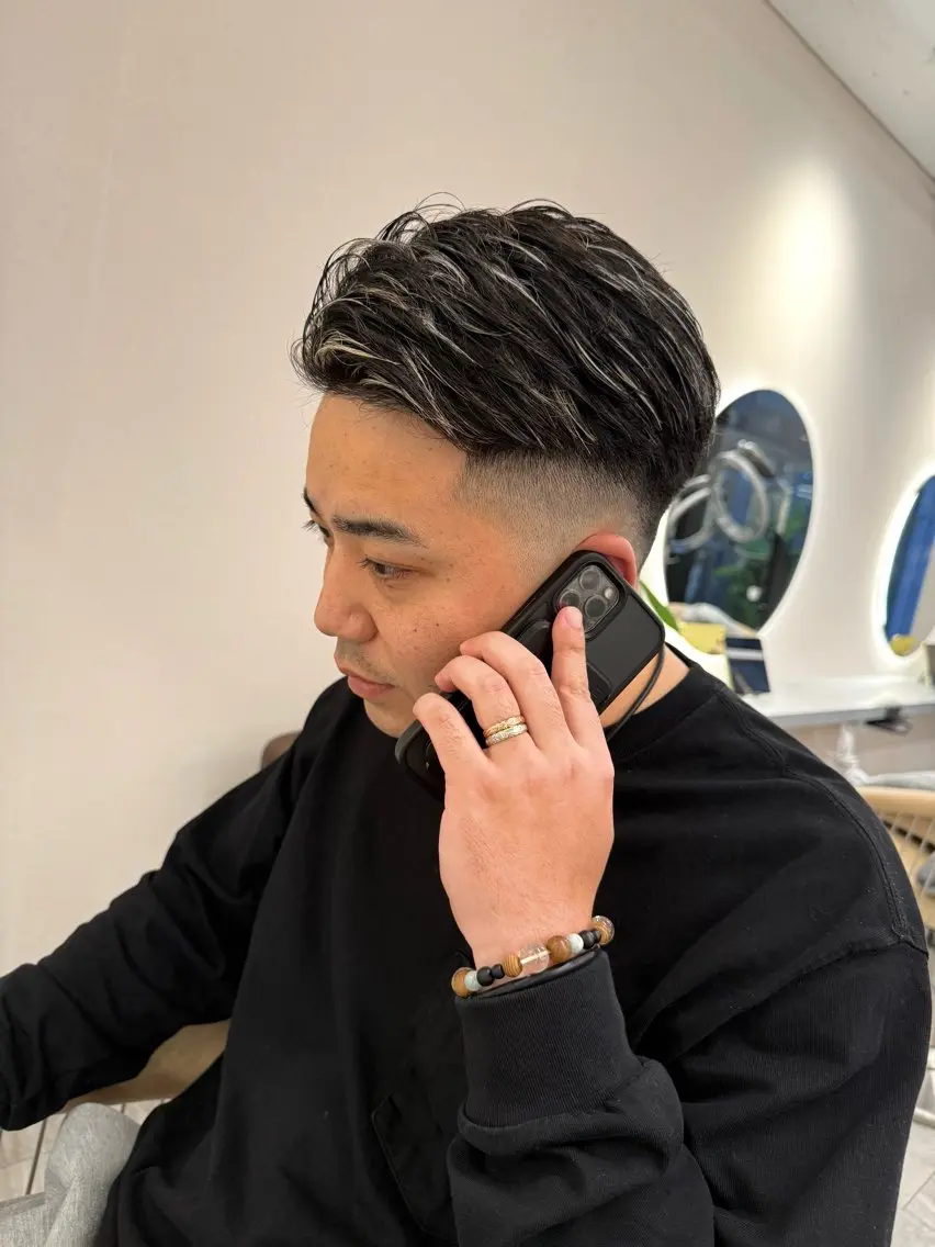 ショート カラー メンズ メンズブリーチ メンズハイライト ブリーチ ケアブリーチ ハイライトカラー ヘアカラー メンズハイライト／ 町田／パーマ／TOMのヘアスタイル