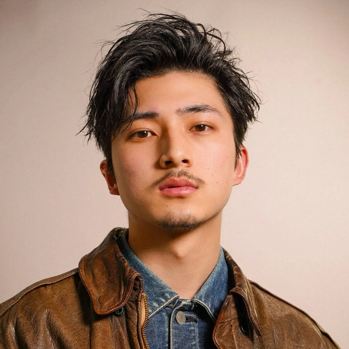 ショート パーマ メンズ かきあげバング ショートヘア パーマ メンズパーマ特化 リズムのヘアスタイル