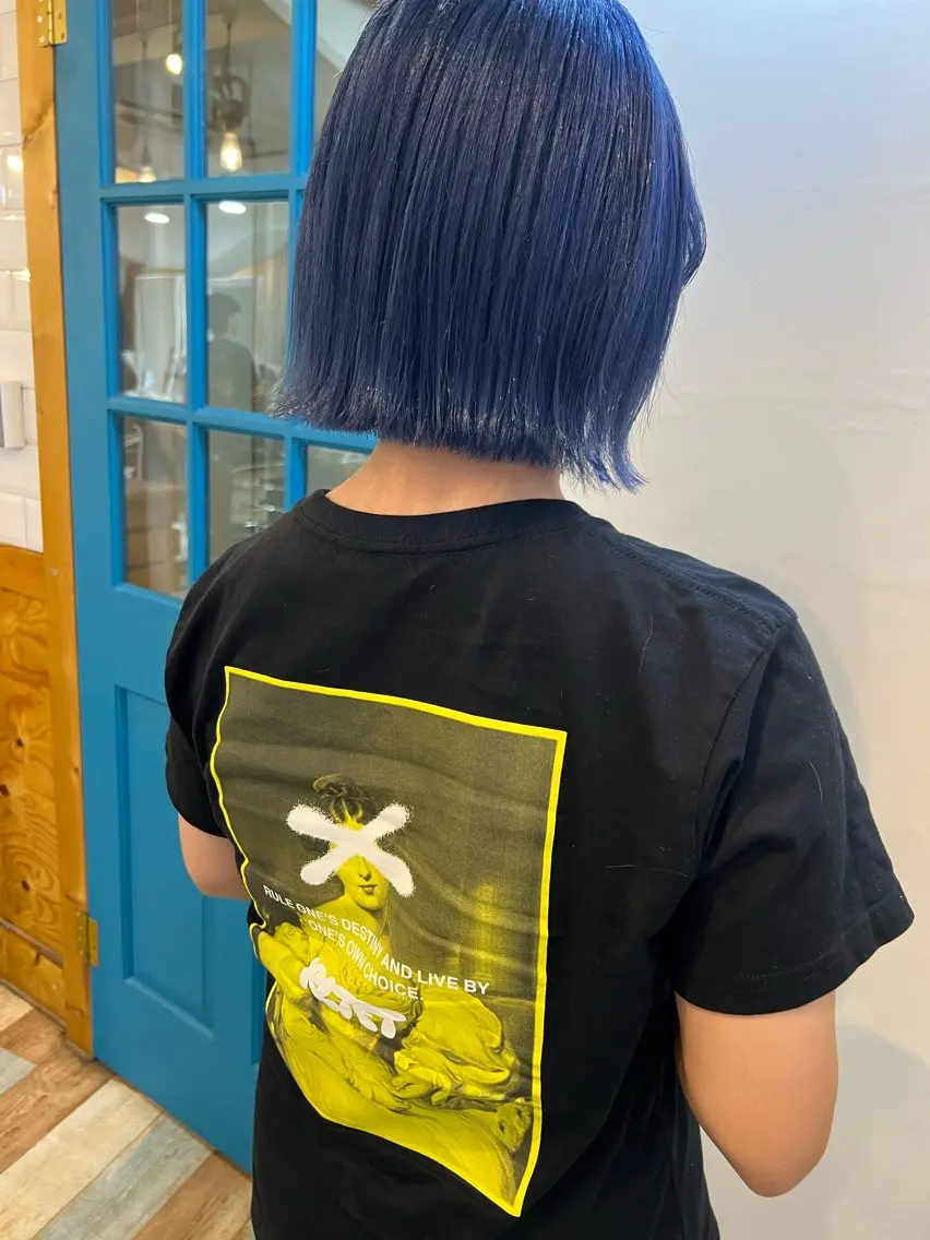 ショート カラー ブルーカラー デザインカラー イヤリングカラー ハイライトカラー シルバー ヘアカラー トリートメント KANA/ボブ/ インナーカラー/艶髪のヘアスタイル