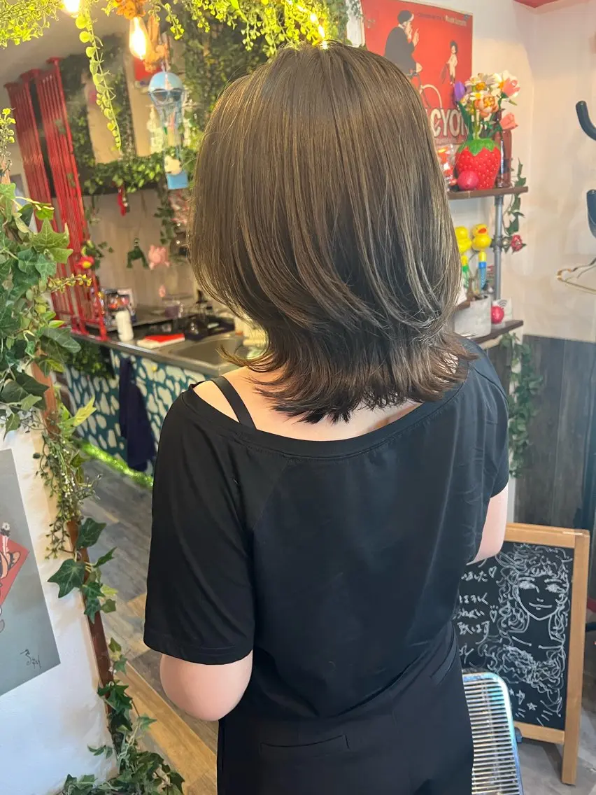 セミロング カラー 透明感カラー グレージュ オリーブグレージュ オリーブグレー カット ヘアカラー トリートメント カラーパティシエ facce🌼ikoのヘアスタイル