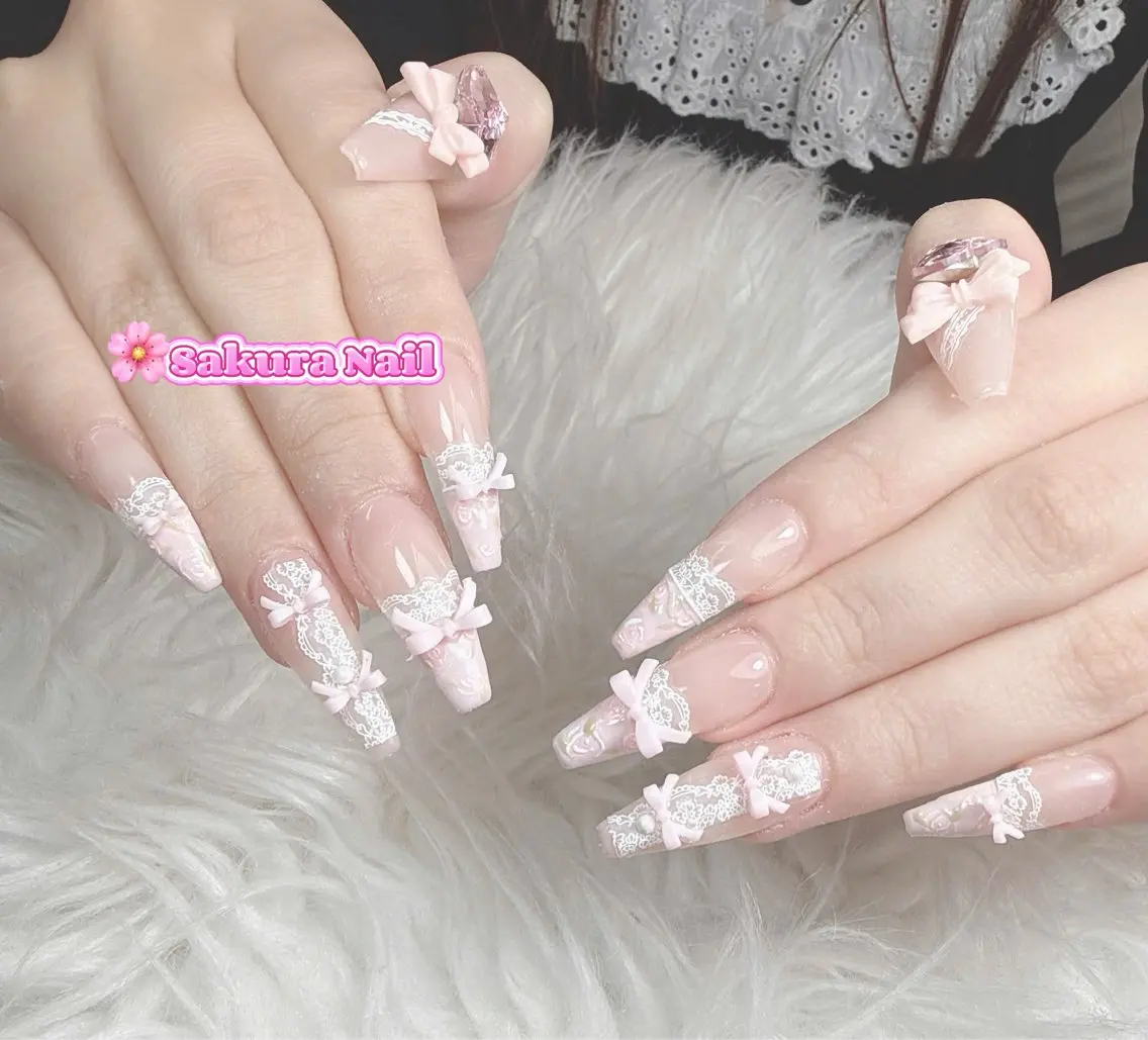 ネイル アートネイル オーロラネイル ボルドー チークネイル フレンチネイル ハンドネイル Sakura Nail Salonのネイルデザイン