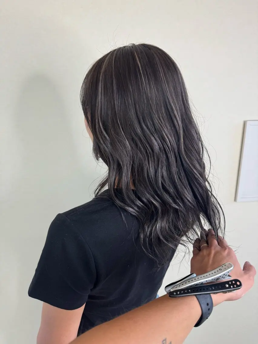 セミロング カラー グレージュ ハイライトカラー ハイライト カット ヘアカラー トリートメント ハイライトカラー✨ グレージュ✨鎌倉光洋のヘアスタイル