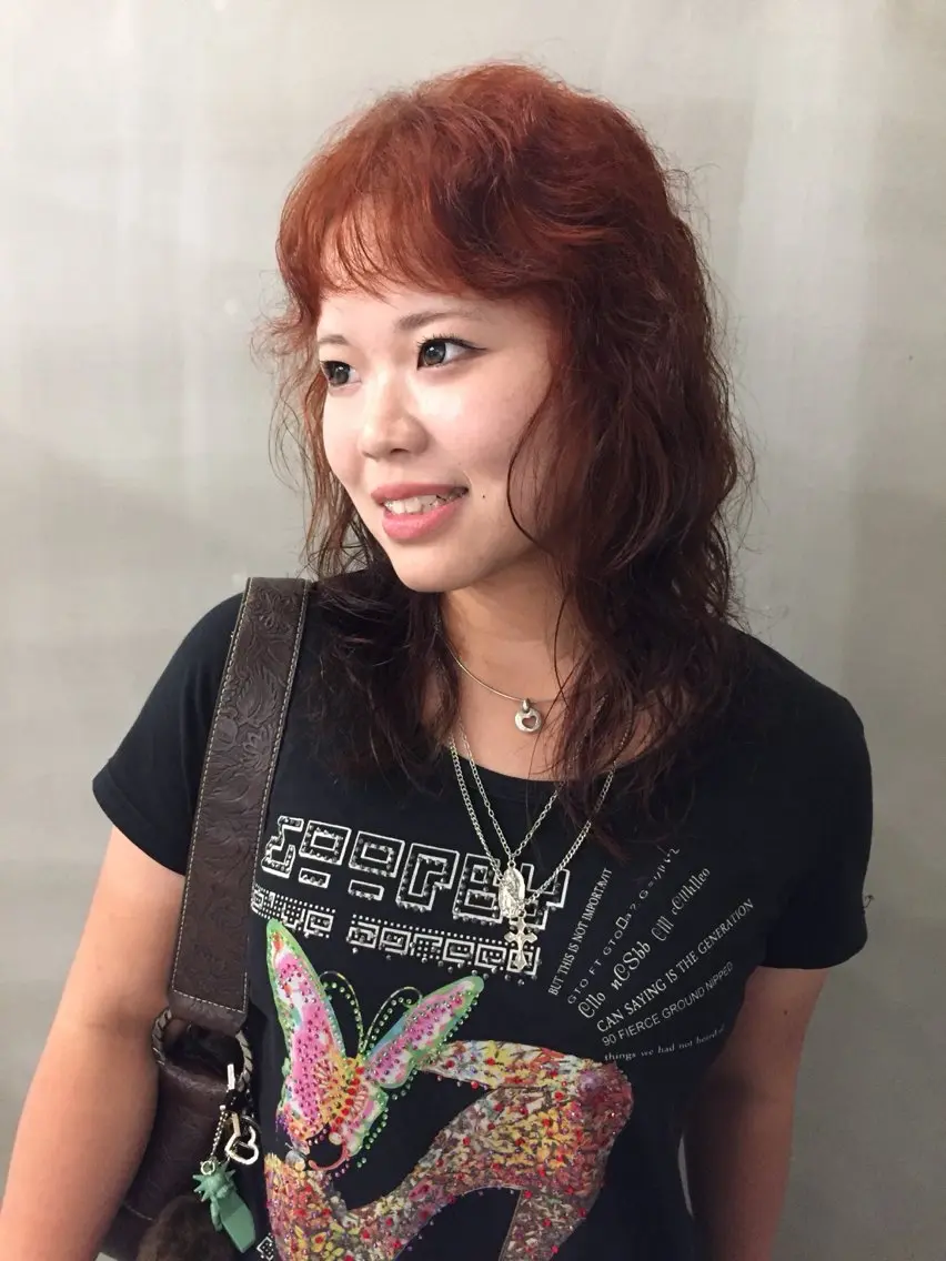 カラー ブリーチ ブラウンカラー ダブルカラー ブリーチなしカラー オレンジ ヘアカラー 川上 愛依のヘアスタイル