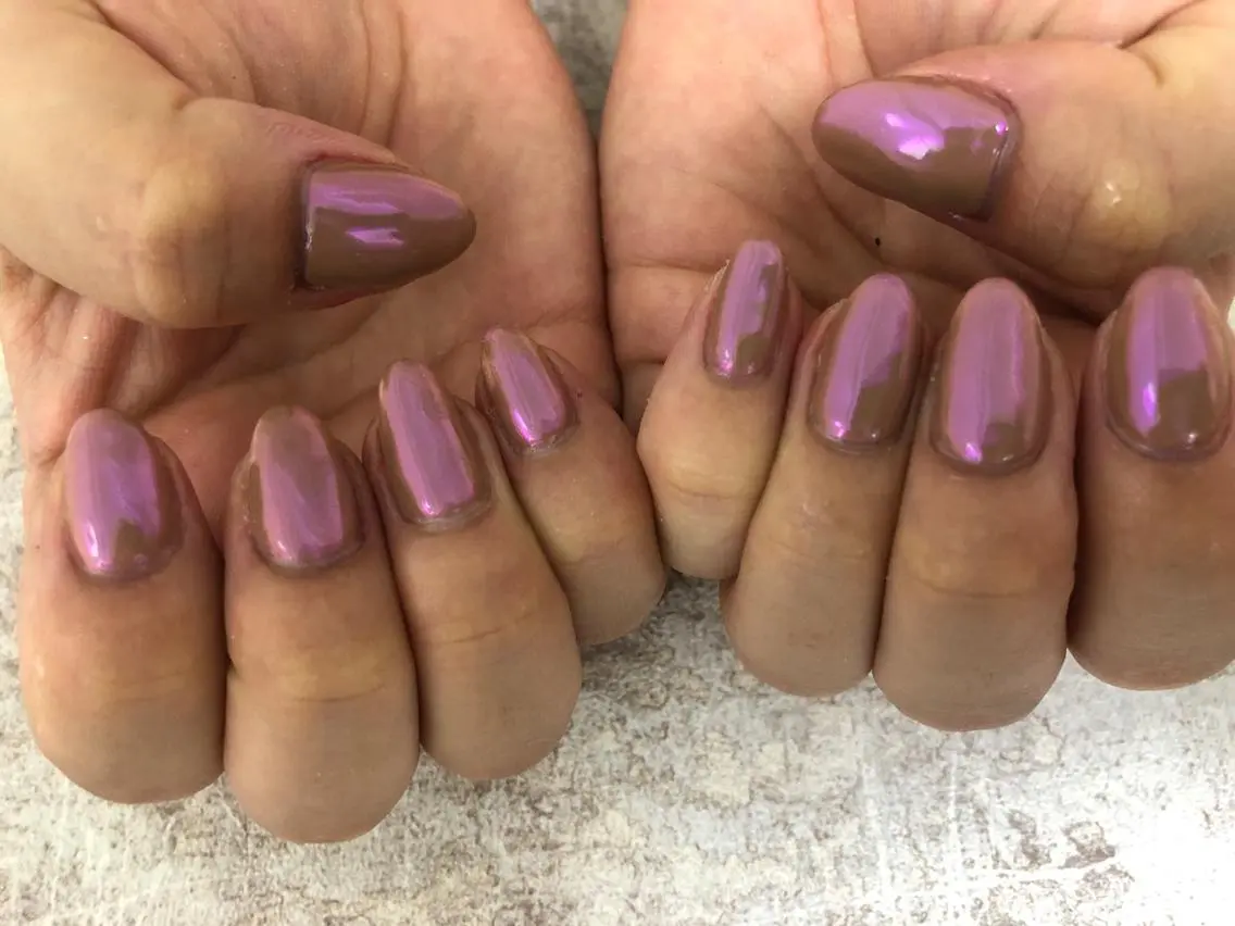 ネイル オーロラネイル ブラウン パープル ハンドネイル mogunail &blowのネイルデザイン