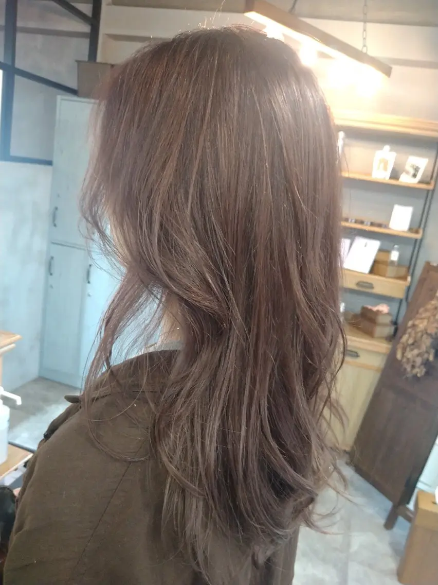 セミロング レイヤーカット カット ヘアカラー lily ogasawaraのヘアスタイル