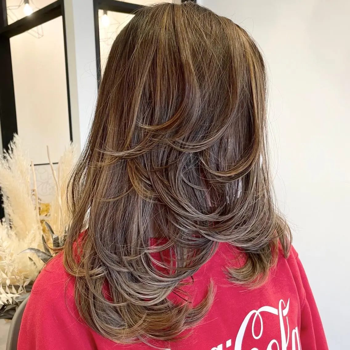 セミロング カラー ヘアアレンジ バレイヤージュ デザインカラー ハイライトカラー 外国人風カラー ハイライト アンドウ ユウ/ レイヤーカット/韓国のヘアスタイル