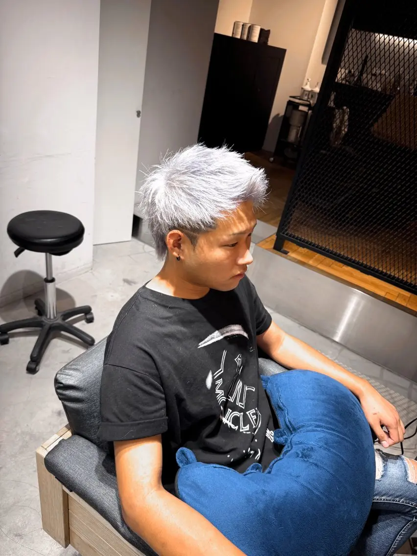 カラー メンズ モヒカン メンズウルフカット アッシュ シルバー シルバーアッシュ カット ヘアカラー トリートメント メンズ専門 井藤 雅也のヘアスタイル