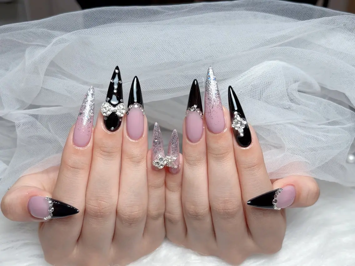 ネイル アートネイル 長さ出し ジェルネイル 韓国ネイル マグネットネイル ハンドネイル Cloudy Chan Nailのネイルデザイン