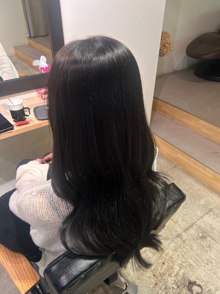 ロング ヘアカラー 倉田 唯愛のヘアスタイル