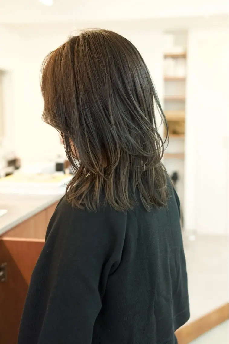 ミディアム レイヤーカット カット ヘアカラー ハッシュカット /レイヤー/大阪中津のヘアスタイル