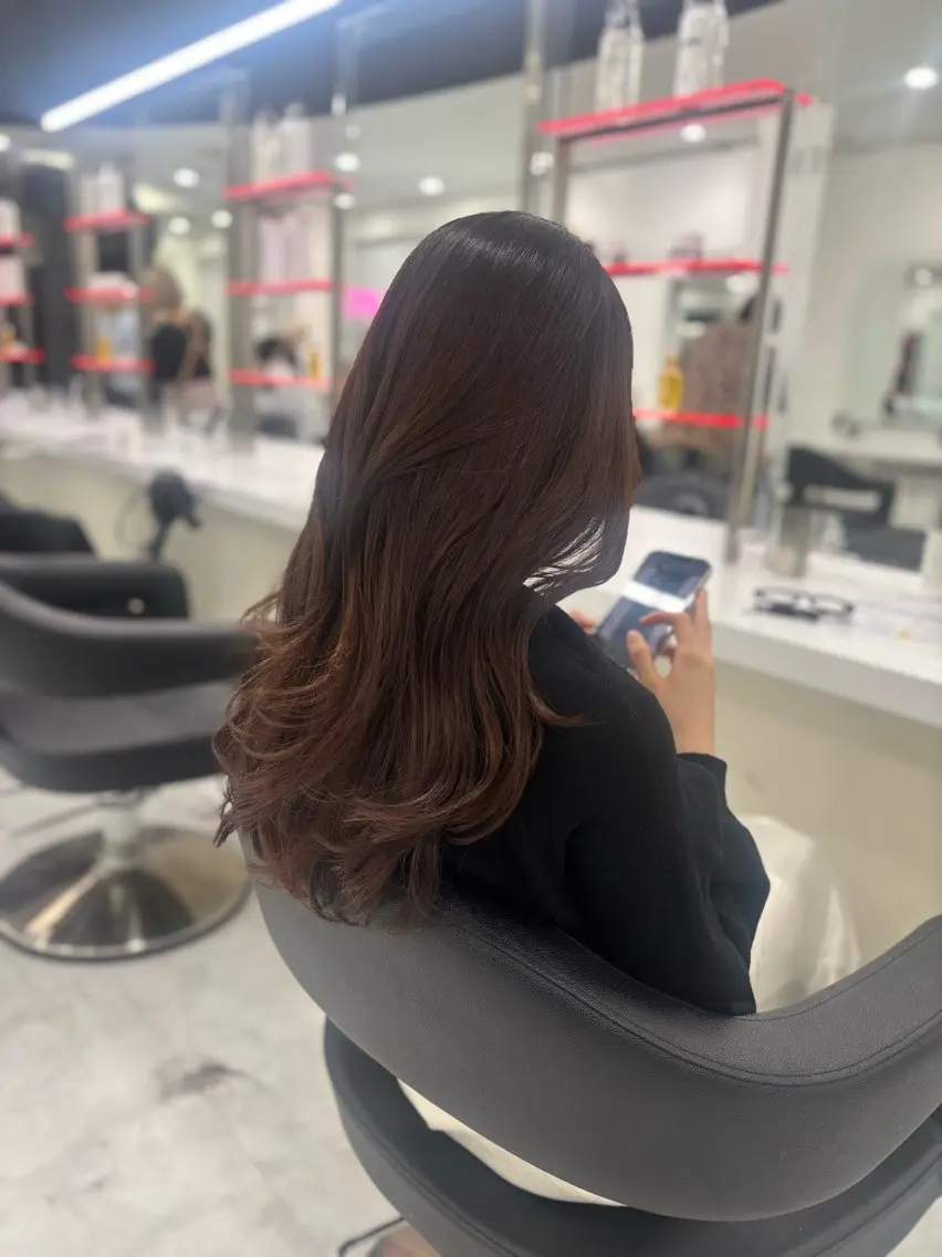 ロング カット ヘアカラー トリートメント ヘッドスパ ヘアセット 赤髪/ワインレッド/ 韓国系 まなかのヘアスタイル