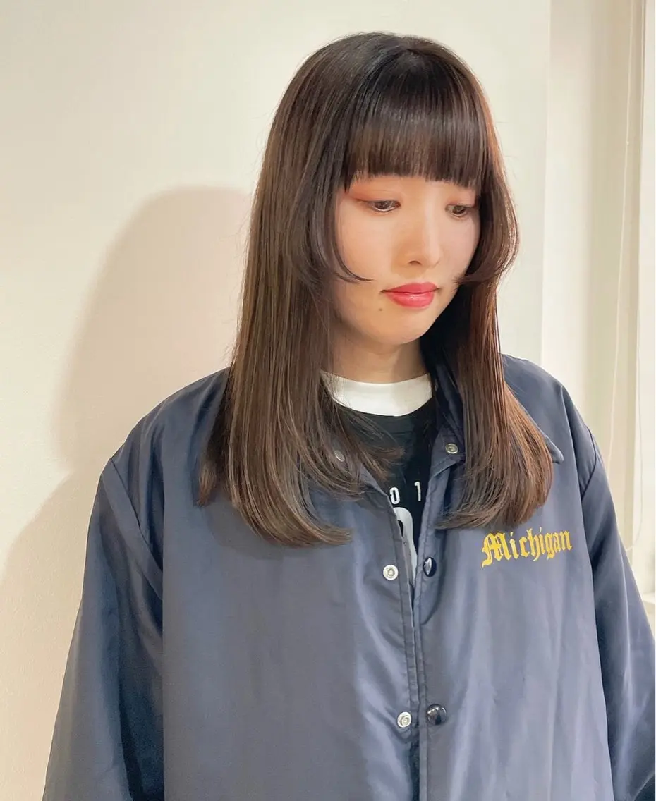 セミロング カラー ベージュカラー 透明感カラー オリーブベージュ レイヤーカット sherry/R 三川町　川口真里奈のヘアスタイル