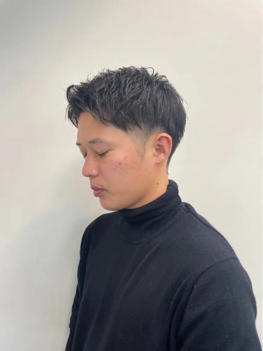 ショート 岡本 佳久のヘアスタイル