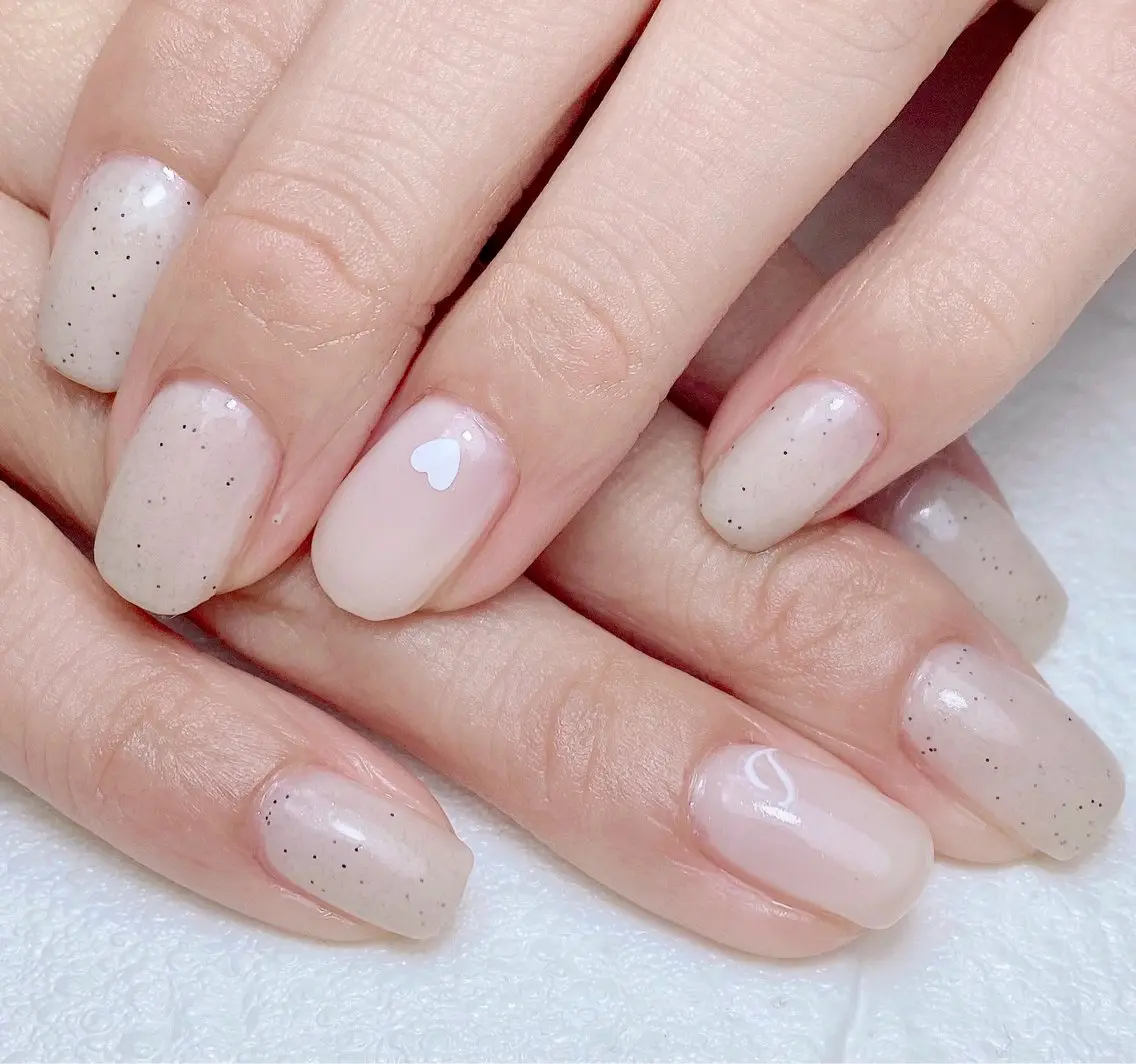 ネイル アートネイル ハート ホワイト ハンドネイル Nail Salon K 🧸美爪育成のネイルデザイン