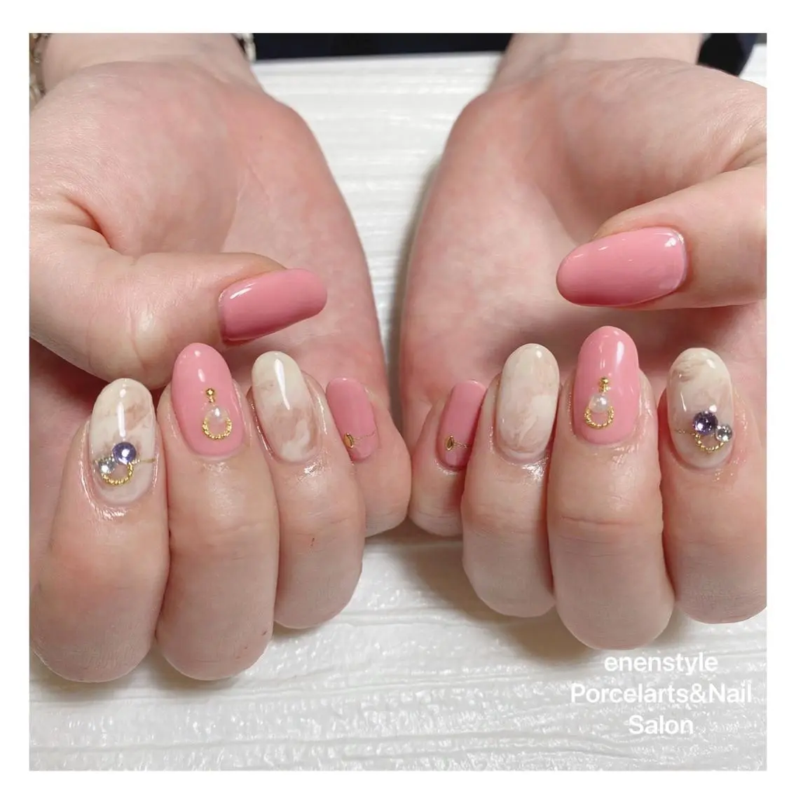 ミディアム ネイル ハンドネイル 🐾enen style 🐾のネイルデザイン