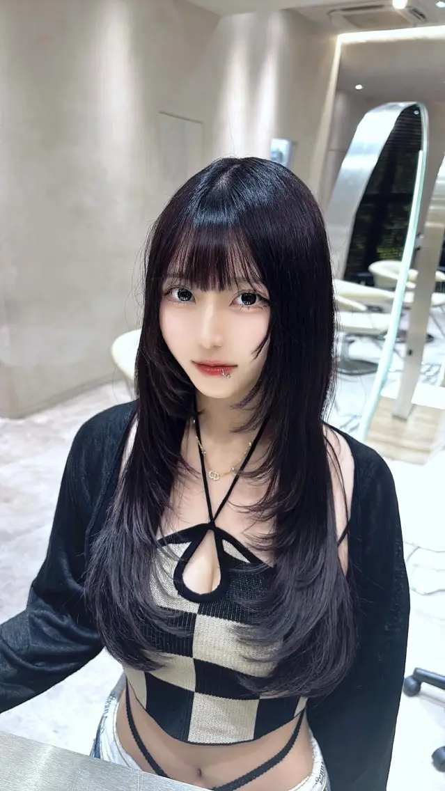 ロング レイヤーカット 小顔カット カット トリートメント レイヤー似合わせ 透明感カラーりきやのヘアスタイル