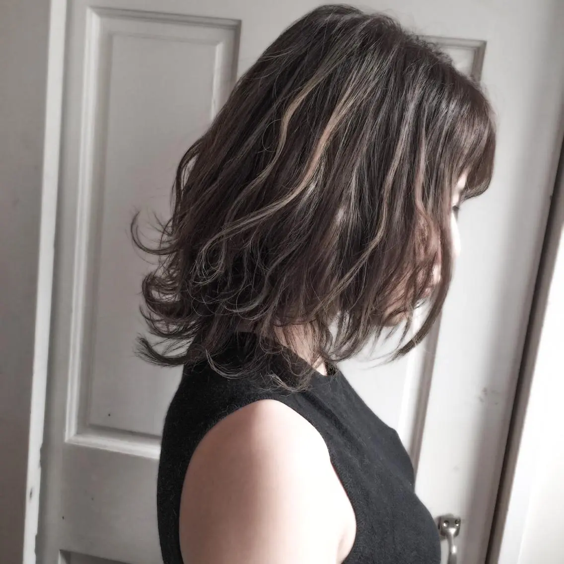 ミディアム カラー ハイライトカラー ハイライト ヘアカラー ホワイト&レイヤーカ ットエクステ長畠俊輔のヘアスタイル