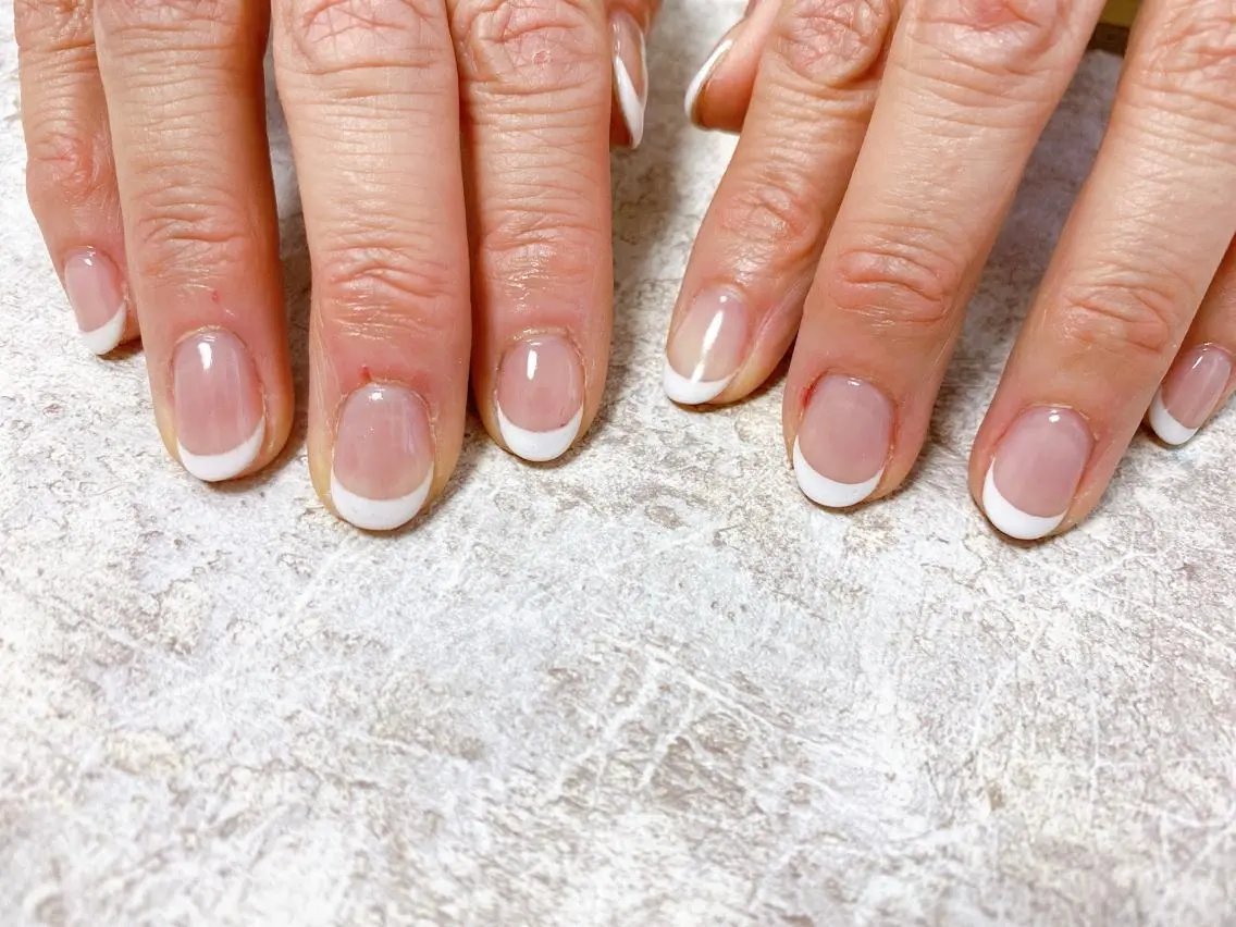 ネイル フレンチネイル mogunail &blowのネイルデザイン