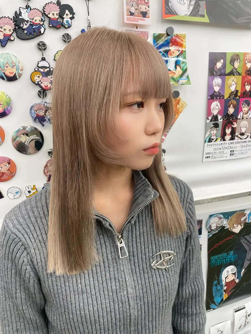 セミロング カラー インナーカラー 推し ブリーチ  髪質改善のヘアスタイル