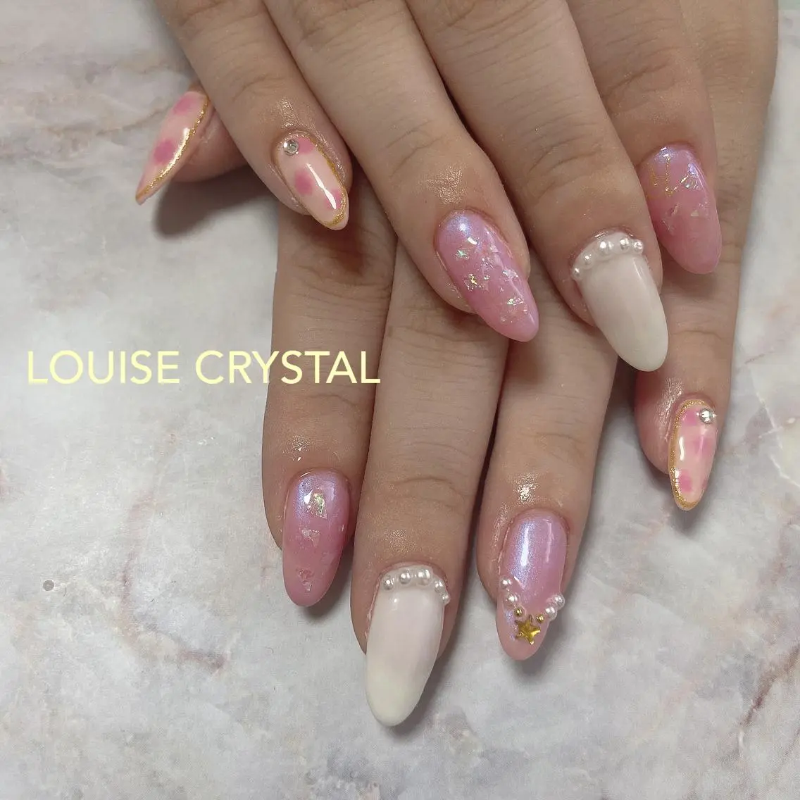 ネイル ハンドネイル LOUISE CRYSTALのネイルデザイン