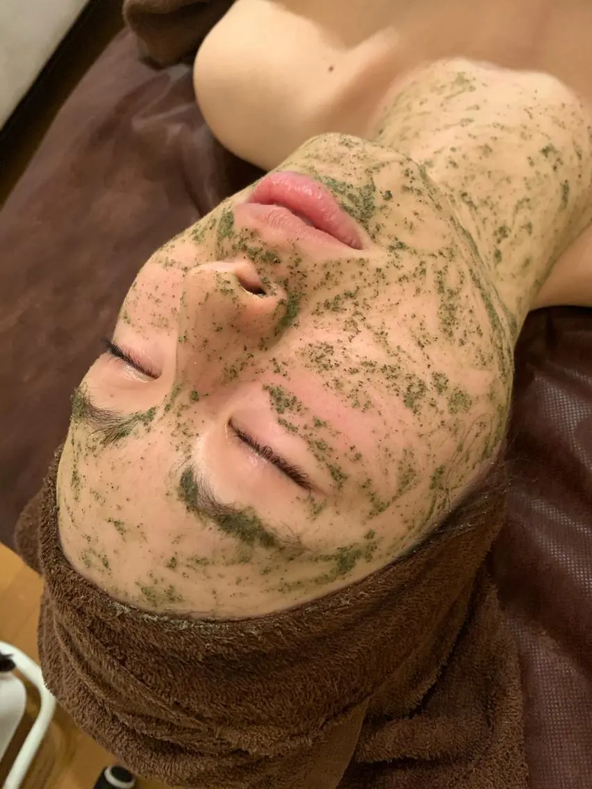細胞から綺麗に💎フェイシャル大人気No.1✨今話題の剥がれないハーブピーリング🌿REVI🌹陶肌トリートメント✴︎の写真