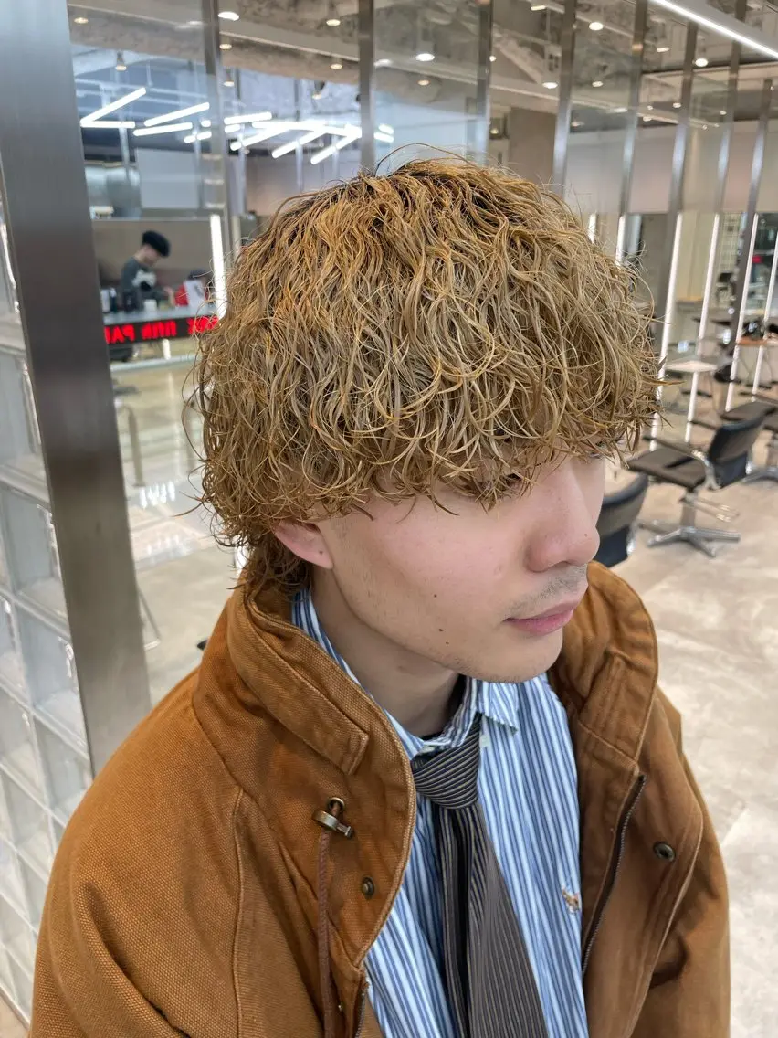 ショート パーマ メンズ メンズブリーチ メンズパーマ プードルパーマ 波巻きパーマ プードルパーマ 神山 哲のヘアスタイル